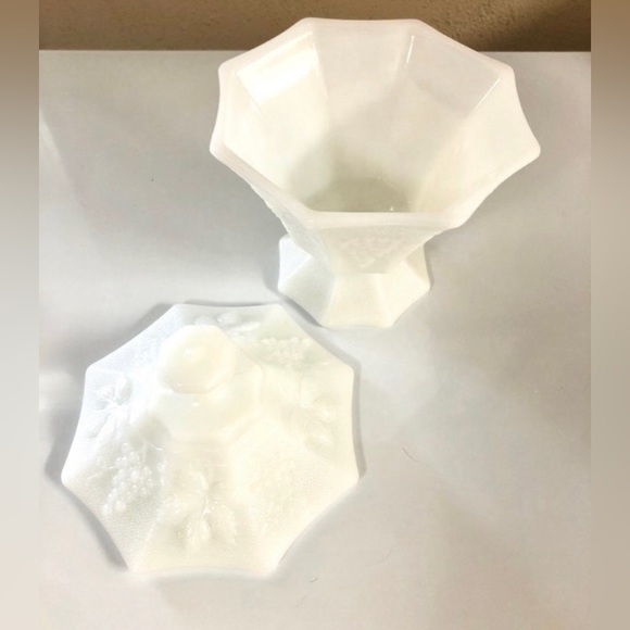 Vintage White Milkglass Grapevine Pattern Pedestal Candy Dish w/Lid Milk Glass - Picture 3 of 5